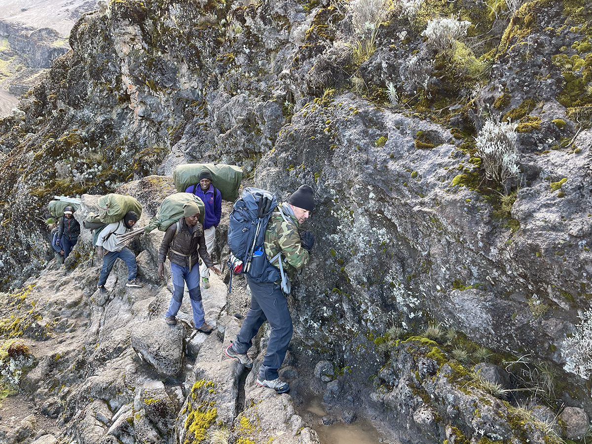 kissing rock on barranco wall 