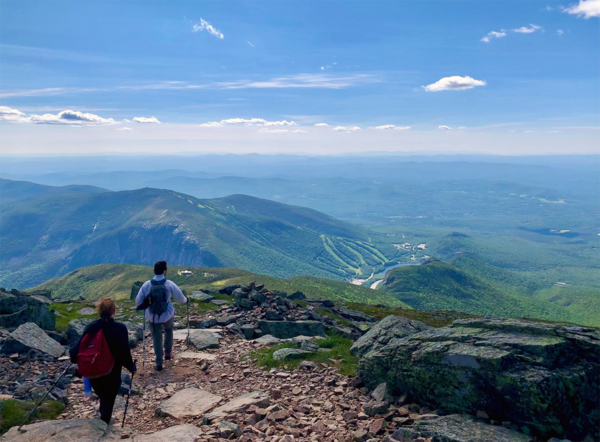hiking franconia ridge in the white mountains